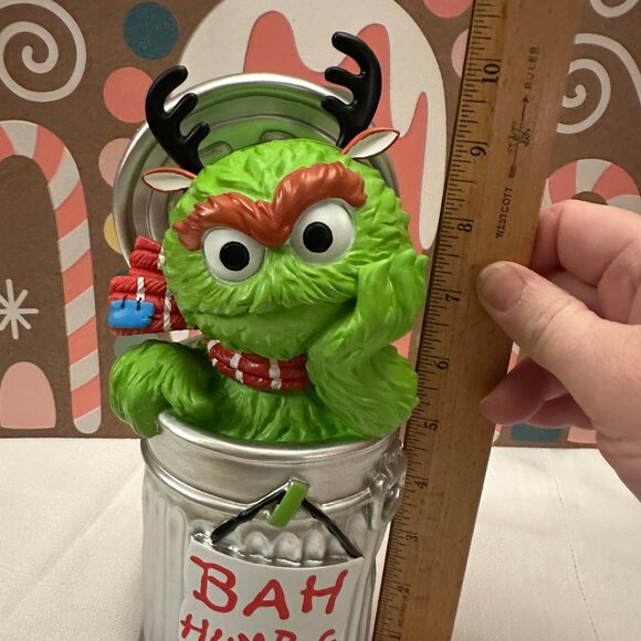 Sesame Street Oscar The Grouch Bah Humbug 10" Christmas Figurine NWT - 2025 HTF - Picture 2 of 6